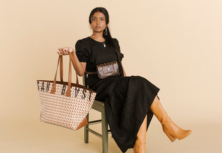 #WearitKind Model with shopping bag 