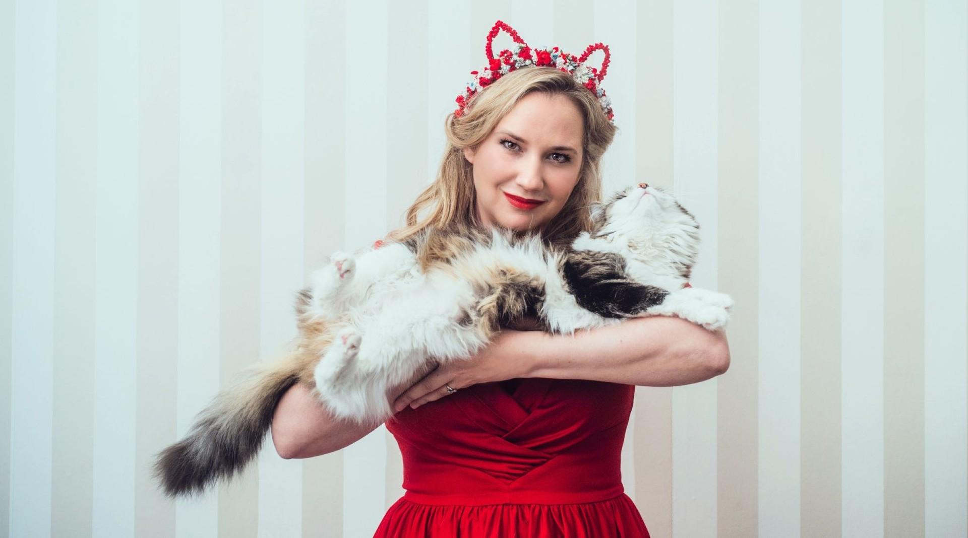 Niki Osl mit Katze