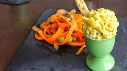 veganer Eiersalat mit Karottensalat