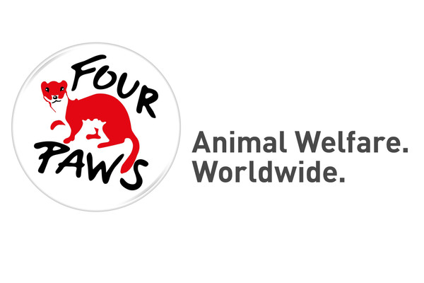 FOUR PAWS Logo