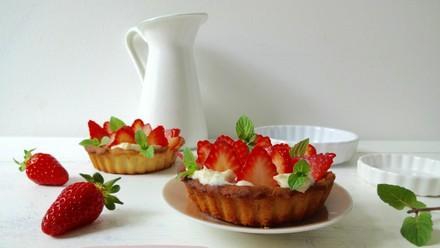 vegane Erdbeer-Tartelettes mit Marzipancreme