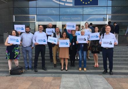 MEPs in front of the European Parliament for the FurFreeEurope ECI