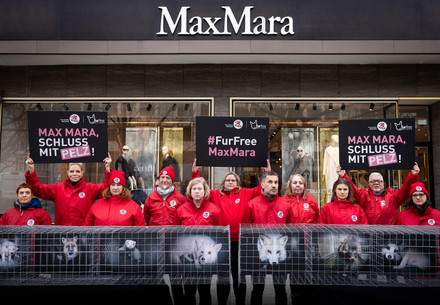 Protestaktion vor Max Mara Store in Berlin